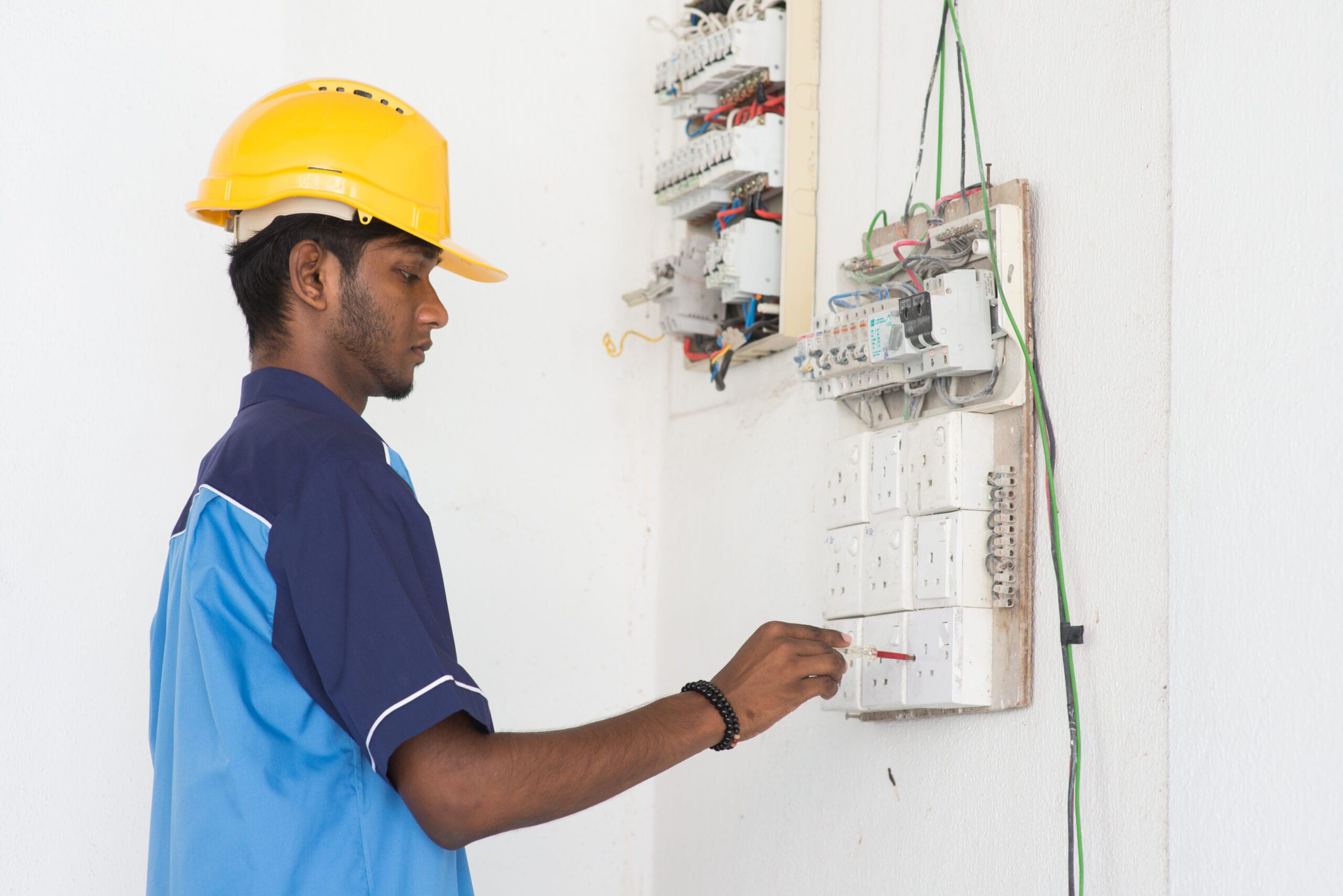 Formation à l'habilitation électrique BS BE Manœuvre